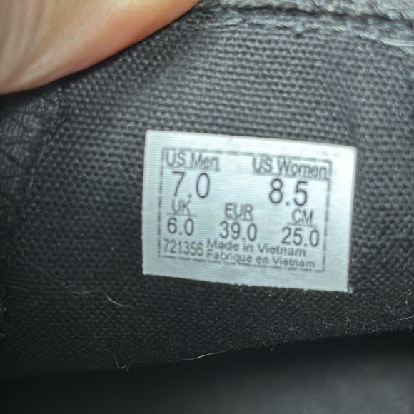 VANS Asher Perforated Leather Slip-On (Unisex - Men’s 7, Woman’s 8 1/2) - Picture 16 of 16